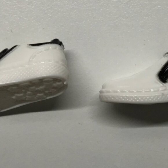 Barbie - Gigi Hadid Tommy Hilfiger shoes - fits flat feet - Picture 2 of 2